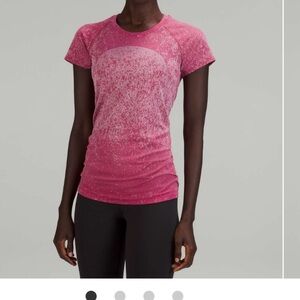 Lululemon Swiftly Tech Short Sleeve Shirt 2.0
Gradient Block Pomegranate si 14